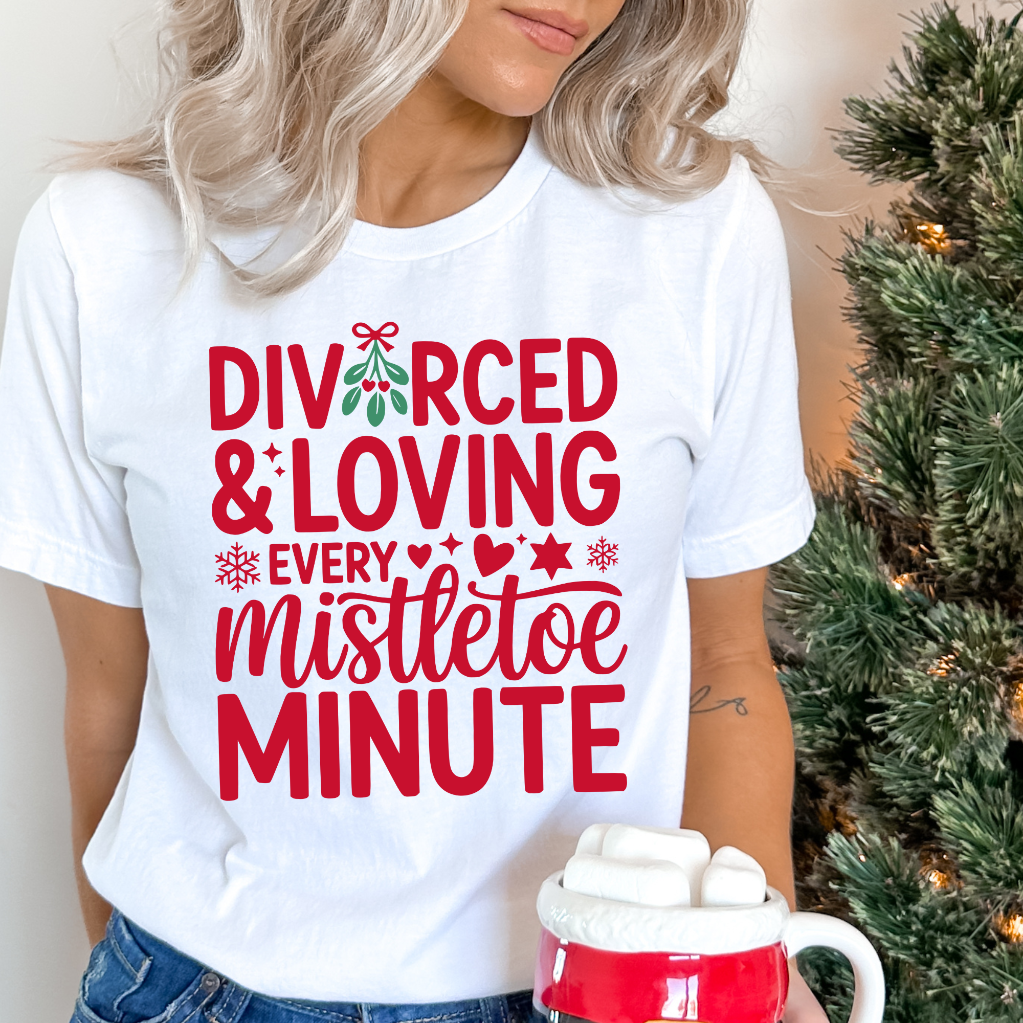 Divorced & Loving Every Mistletoe Minute T-Shirt | Funny Xmas Gift