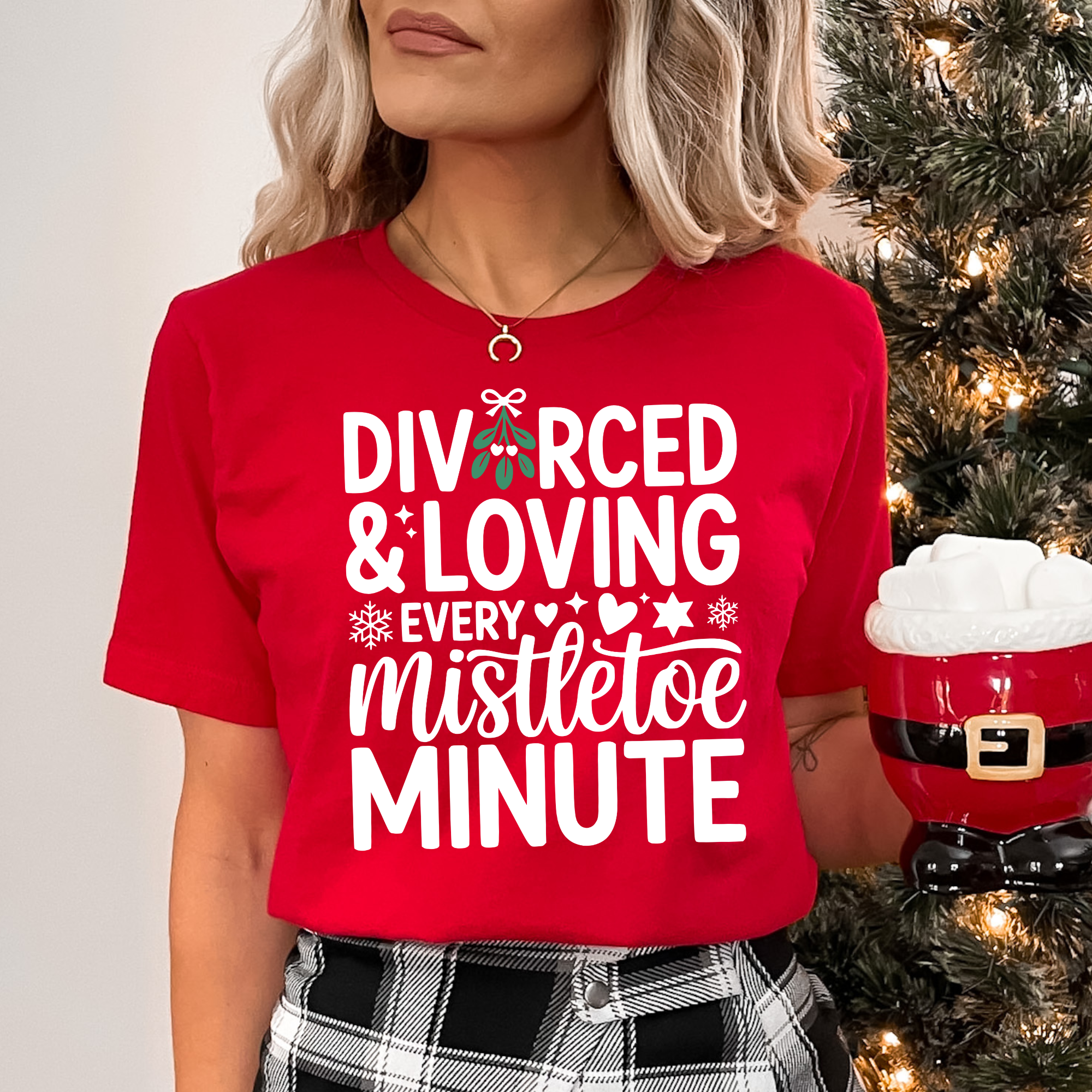 Divorced & Loving Every Mistletoe Minute T-Shirt | Funny Xmas Gift