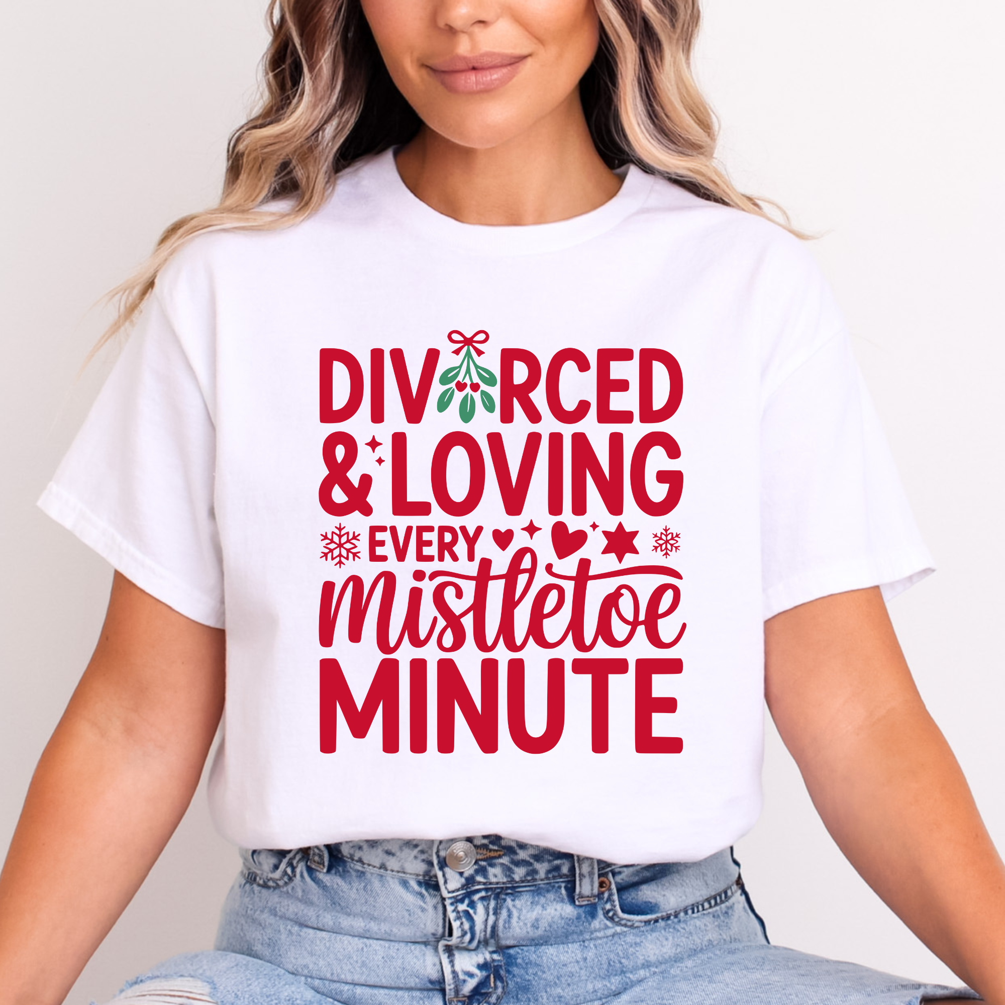 Divorced & Loving Every Mistletoe Minute T-Shirt | Funny Xmas Gift